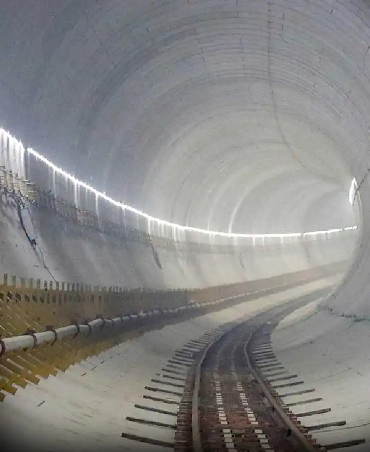 TUNNEL